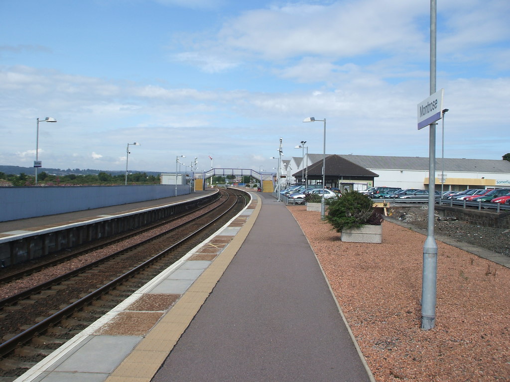 Montrose railway station