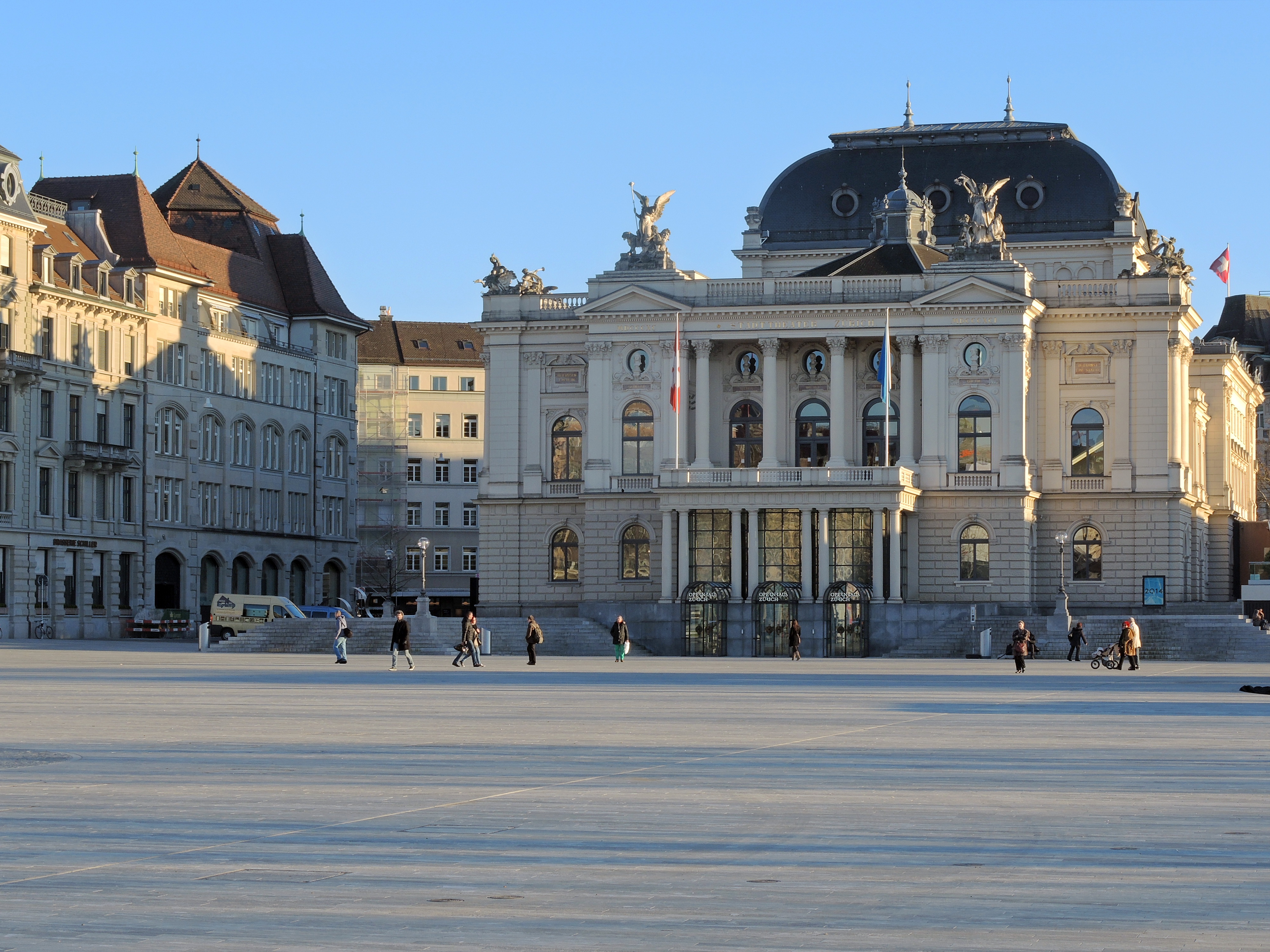 Sechseläutenplatz Цюрих. Bellevue Square Zurich. Что посмотреть в Цюрихе за 1 день.