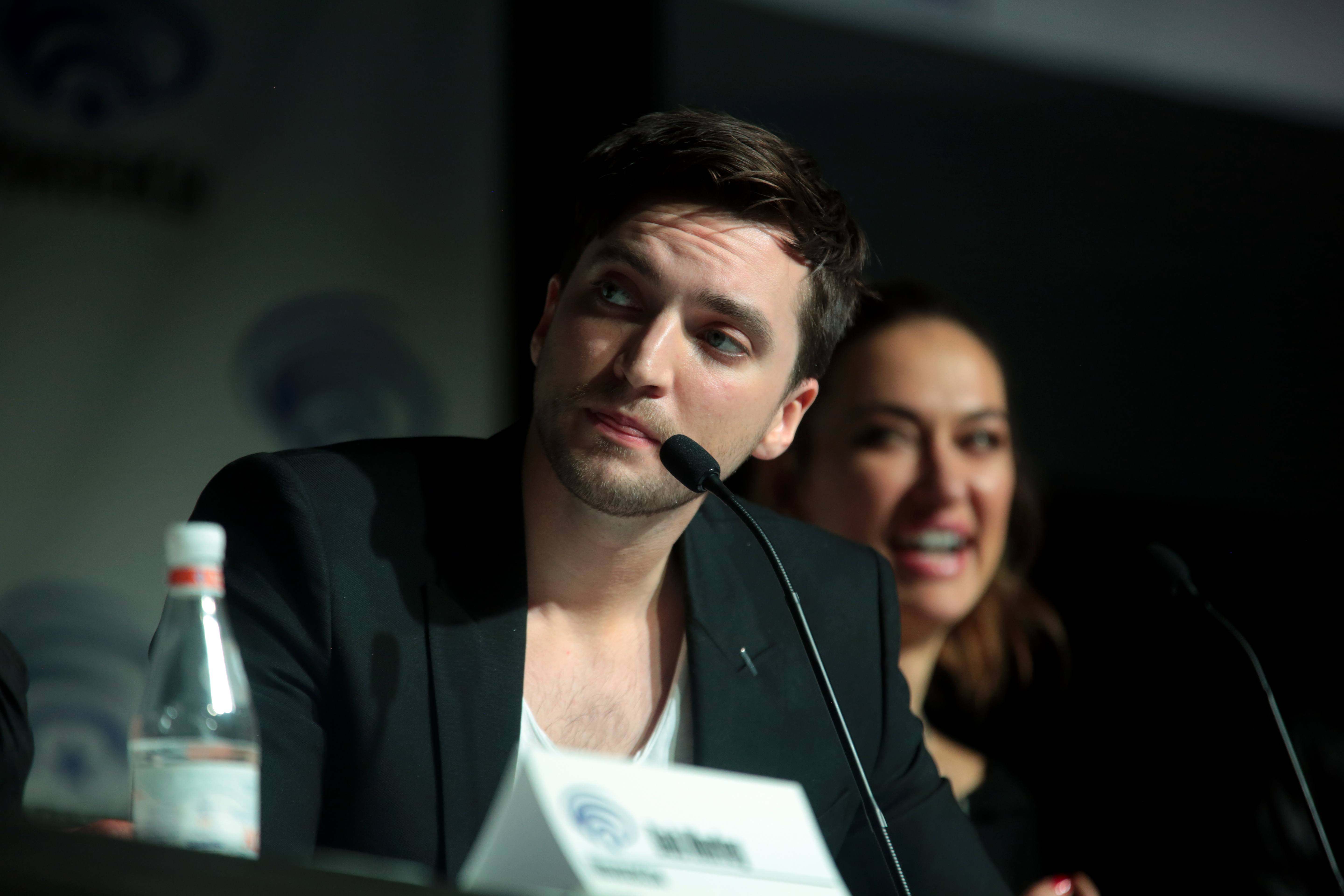 Richard Harmon - Wikipedia