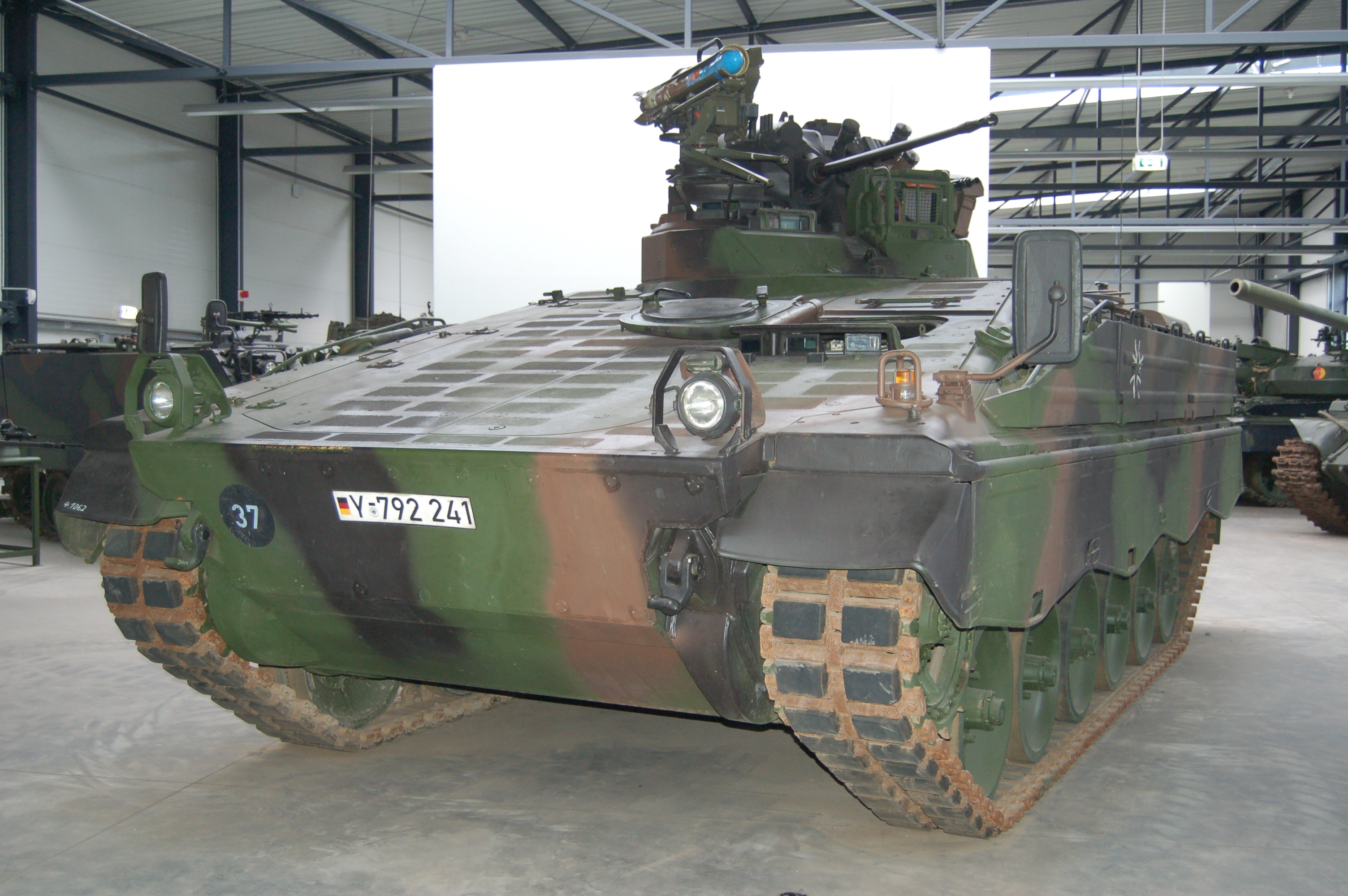 https://upload.wikimedia.org/wikipedia/commons/d/dc/Sch%C3%BCtzenpanzer_Marder_1_A3.JPG