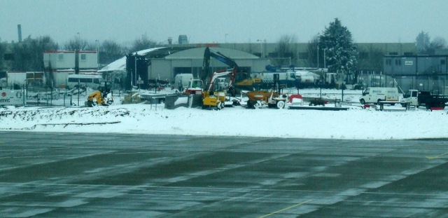 File:Snow at Luton Airport - geograph.org.uk - 3334572.jpg