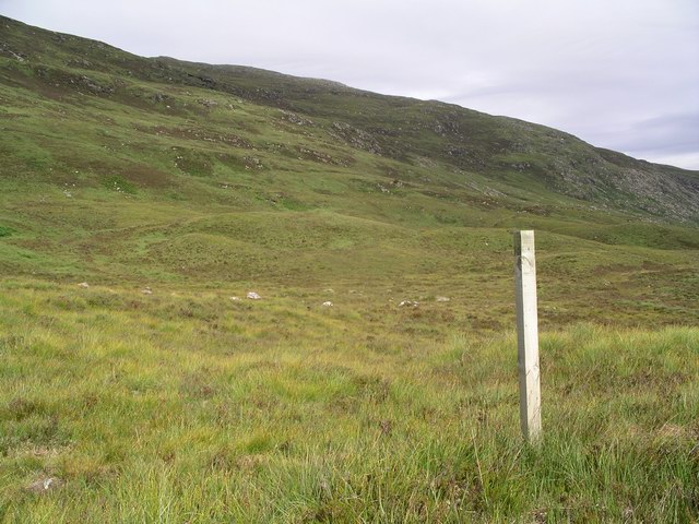 File:Waymarker, Meall Doire Faid - geograph.org.uk - 47750.jpg