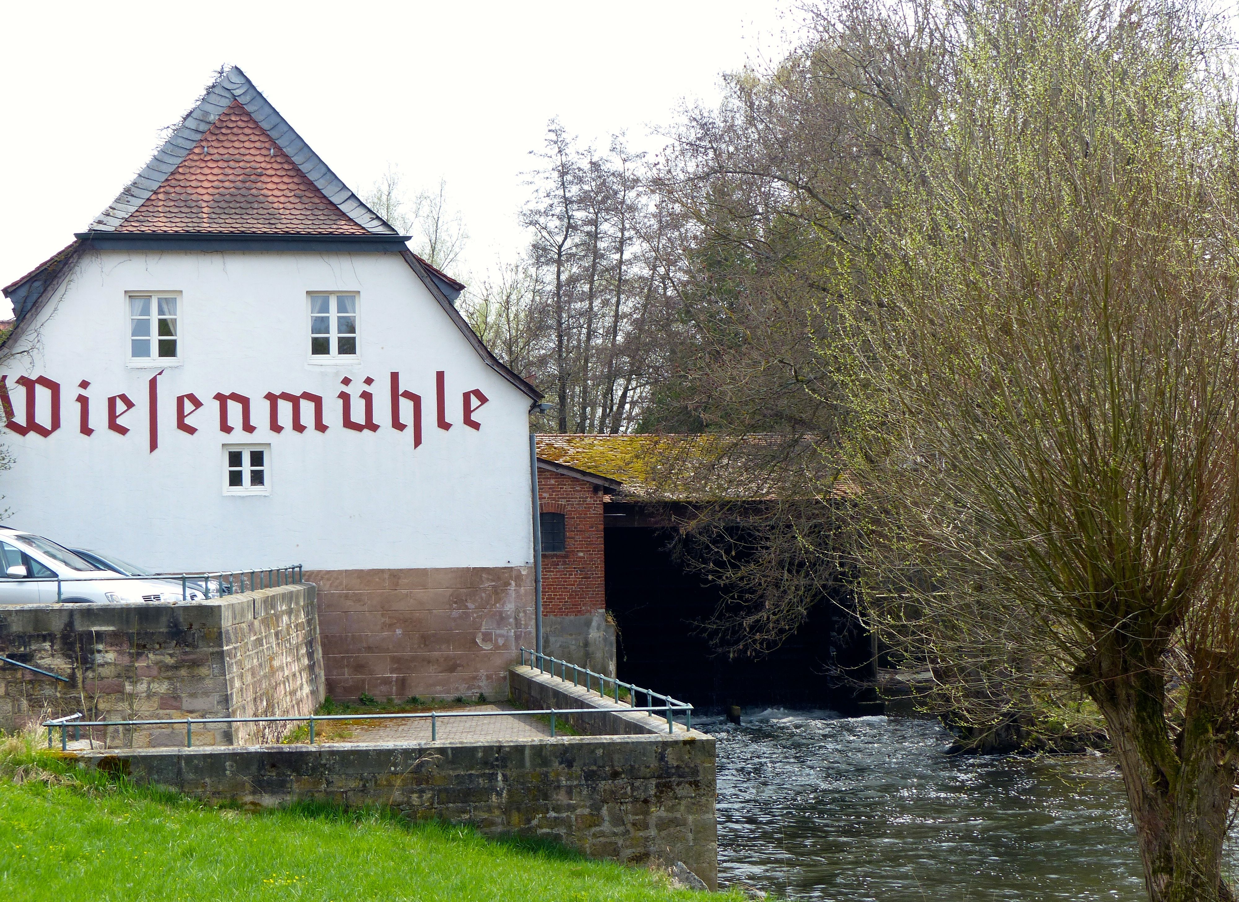 Wiesenmühle an der Fulda mit Mühlrad