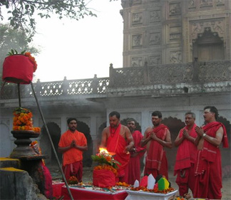 File:Yagya at Old Durga Mandir of Banaras 2.jpg