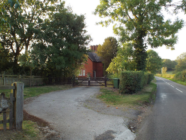 File:Yew Tree Cottage, Maxstoke Lane - geograph.org.uk - 4176117.jpg