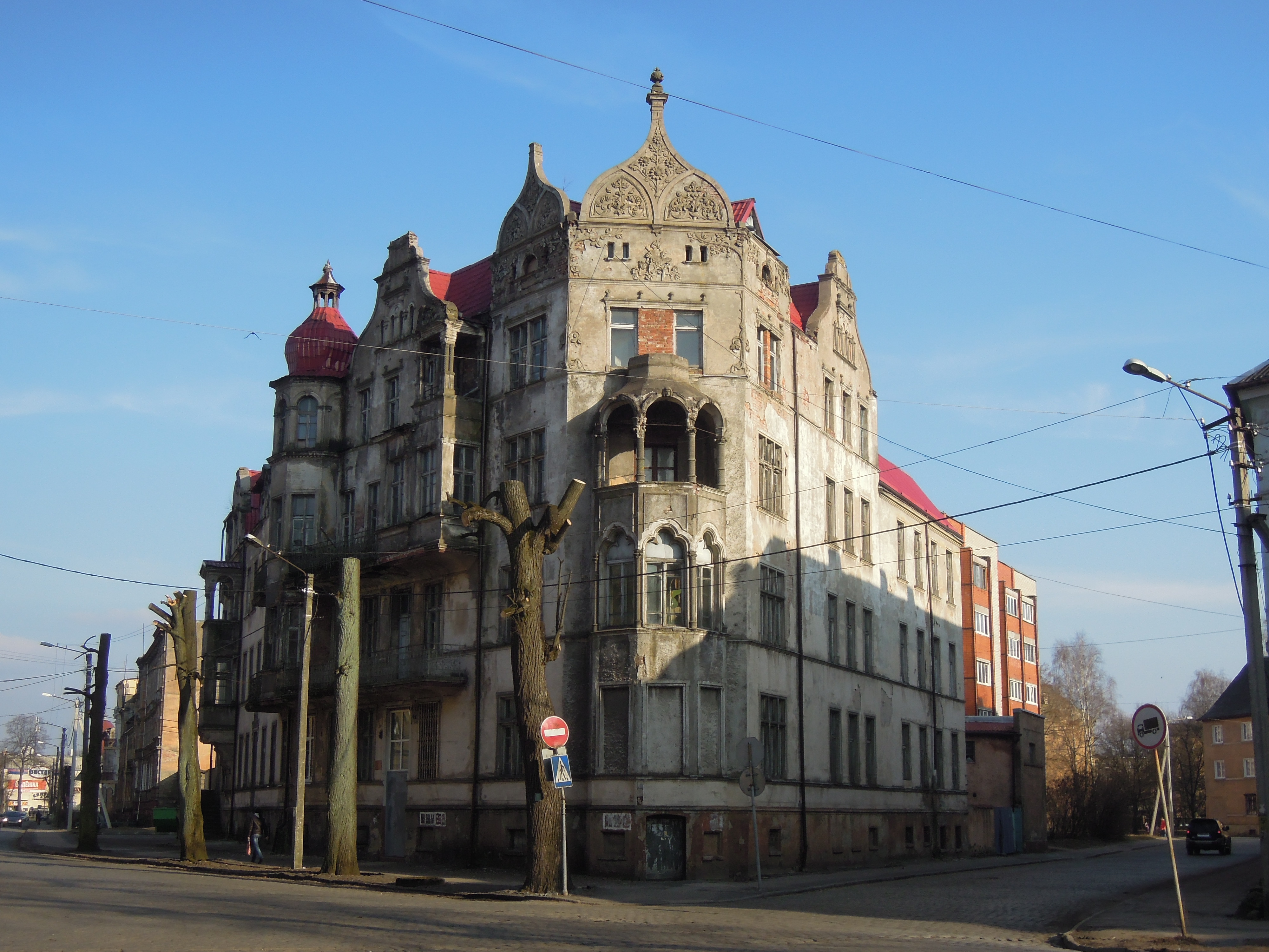 El lugar de nacimiento de Armin Mueller-Stahl en Tilsit (actual Sovetsk) y que ha sido un edificio catalogado desde 2010