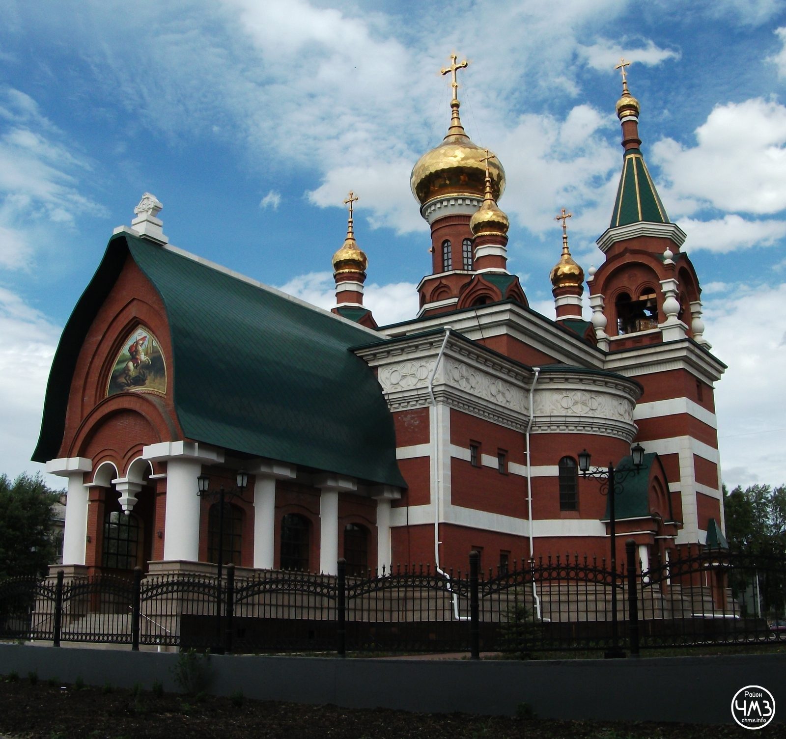 Храм в честь великомученика георгия победоносца. Храм Георгия Победоносца Челябинск. ЧМЗ Челябинск храм. Храм в честь Святого великомученика Георгия Победоносца Челябинск.