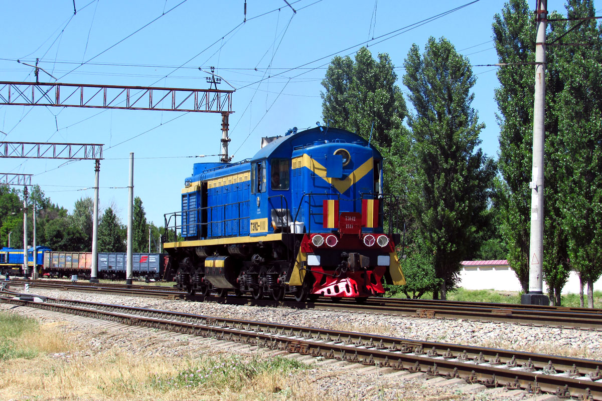 File:ТЭМ2-1111, Узбекистан, Ташкент, станция Сергели (Trainpix 197612).jpg  - Wikimedia Commons