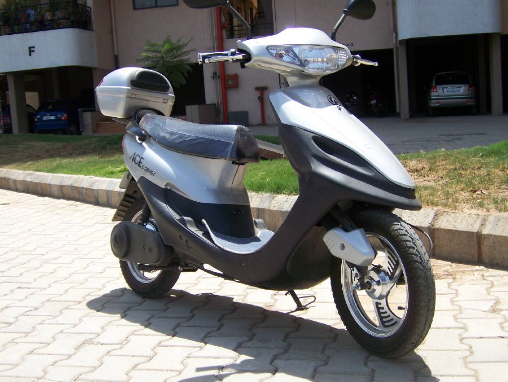 File:ACE Electric Scooter.jpg - Wikimedia Commons