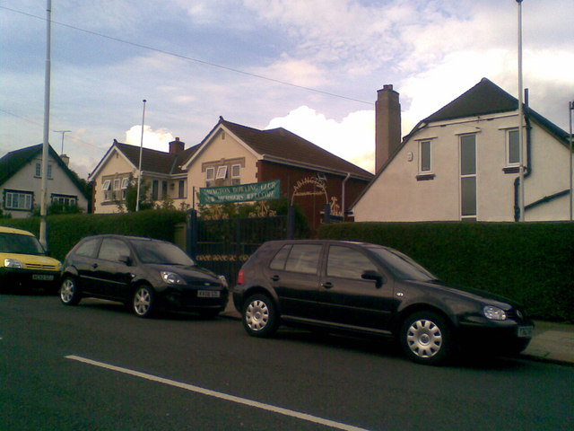 Small picture of Abington Bowling Club courtesy of Wikimedia Commons contributors