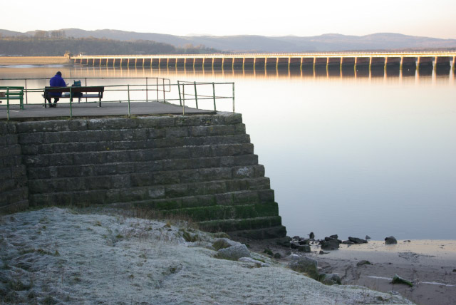 File:Arnside Pier - geograph.org.uk - 1101375.jpg