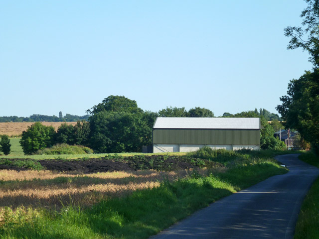 File:Barn by Radley Green Road - geograph.org.uk - 5664230.jpg