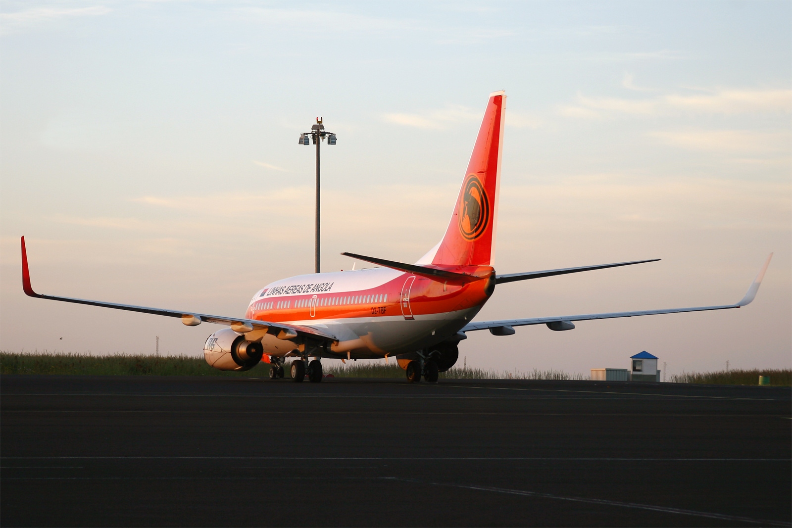 File:Boeing 737-7M2, TAAG Angola Airlines AN1418406.jpg