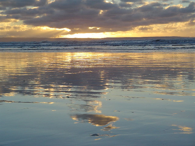 File:Boxing Day sunset - geograph.org.uk - 44967.jpg