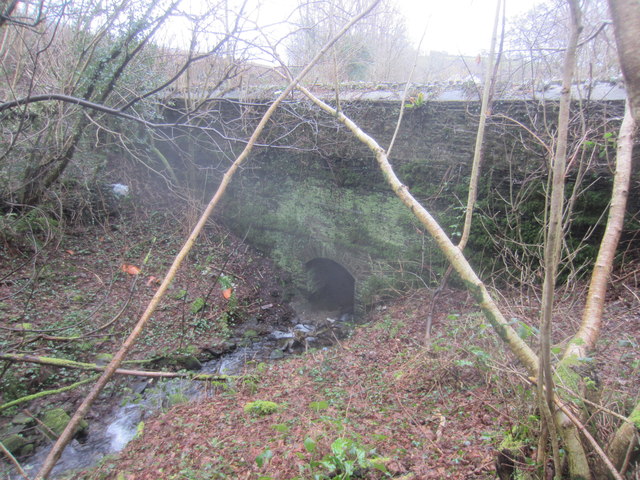 File:Bridge Near Hen Goitre Farm - geograph.org.uk - 3868161.jpg