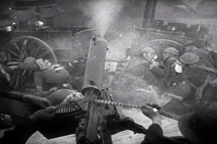 File:British gunner beach dunkirk.png