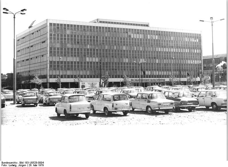 File:Bundesarchiv Bild 183-U0528-0004, Erfurt, VEB Chemieanlagenbau.jpg