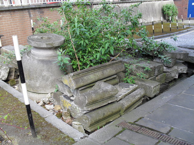 File:Churchyard at St Benet Paul's Wharf - geograph.org.uk - 1801949.jpg