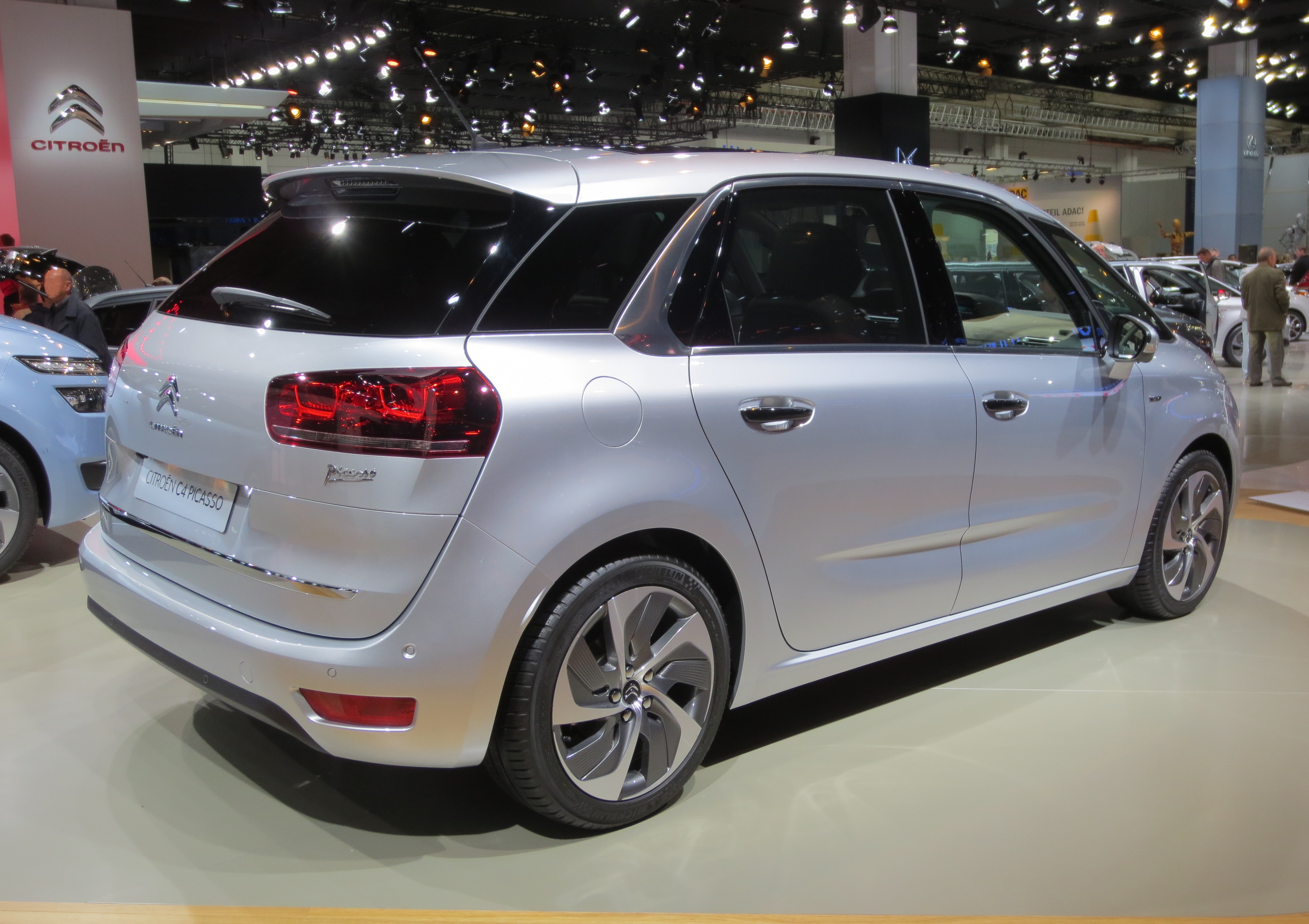 File:Citroën C4 Picasso rear 20100529.jpg - Wikimedia Commons