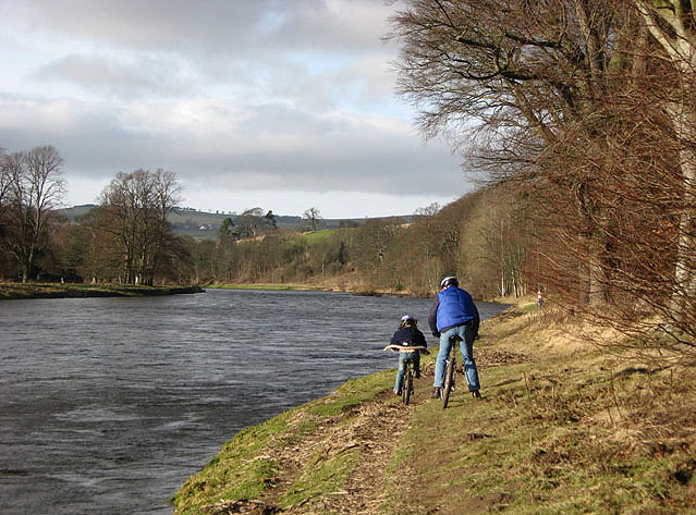 File:Cycling by the River Tweed - geograph.org.uk - 670797.jpg