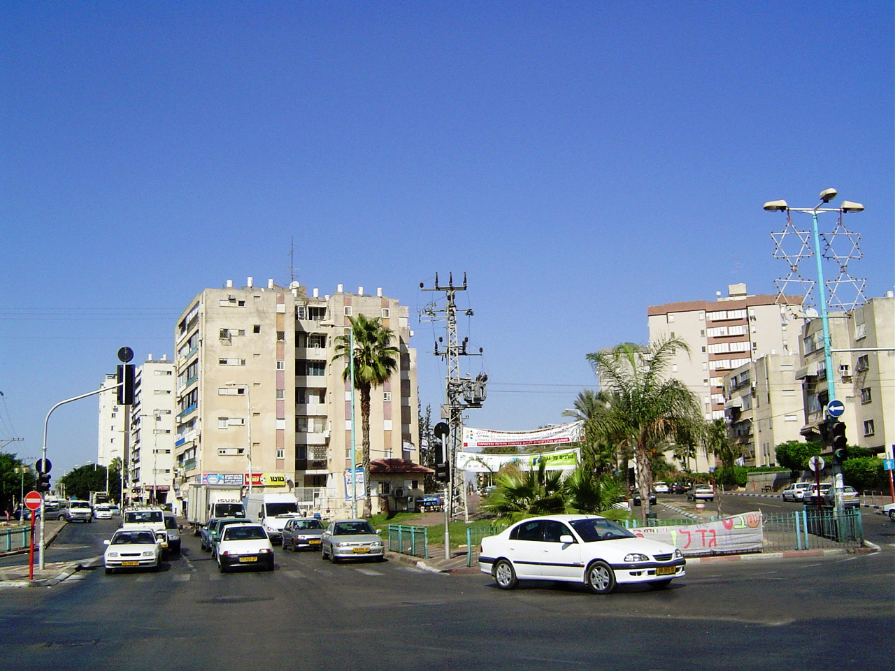 File:Downtown area of Lod, Israel 00262.JPG - Wikipedia