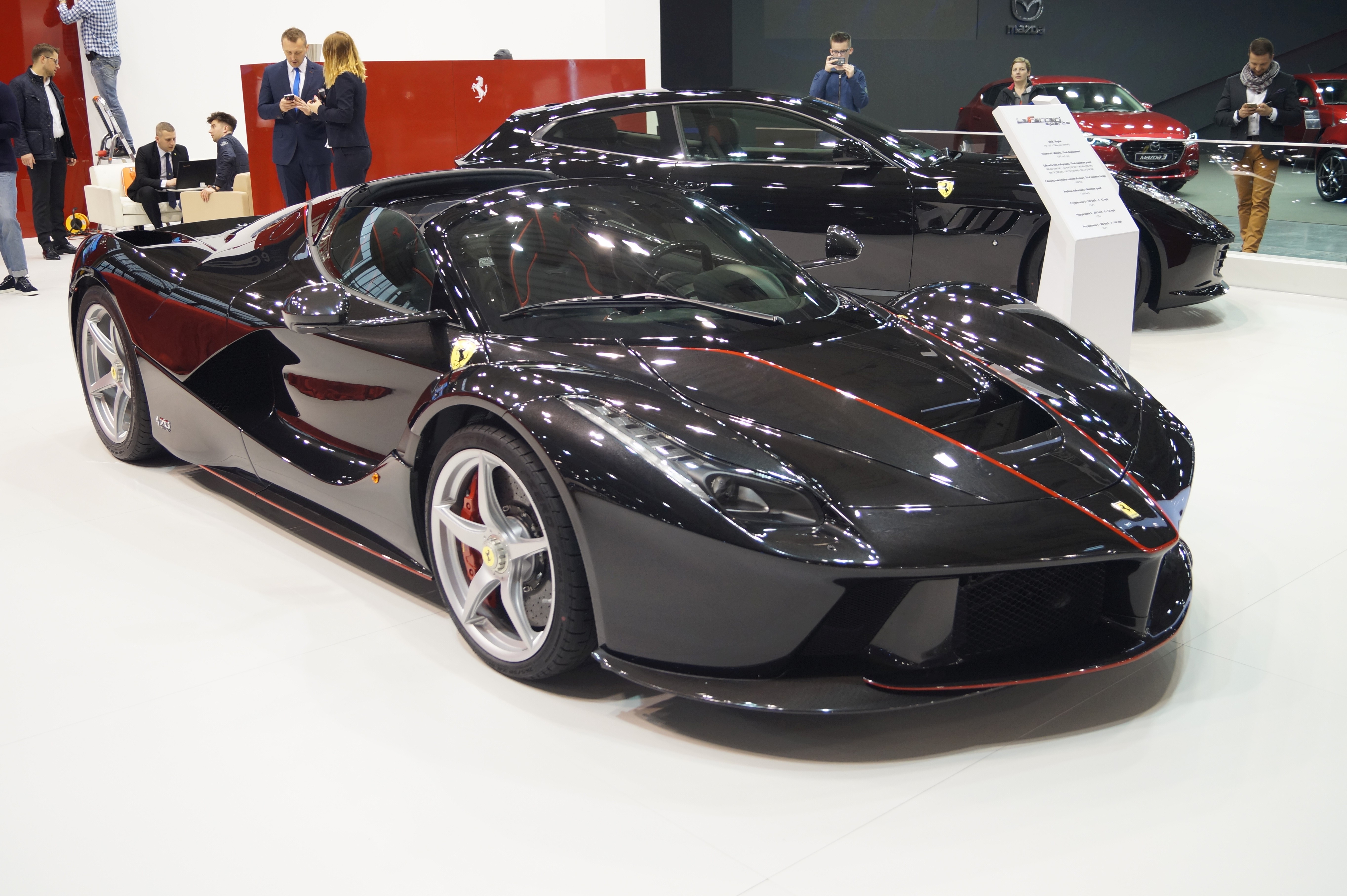 Archivo:Ferrari LaFerrari Aperta (MSP17).jpg - Wikipedia, la enciclopedia libre