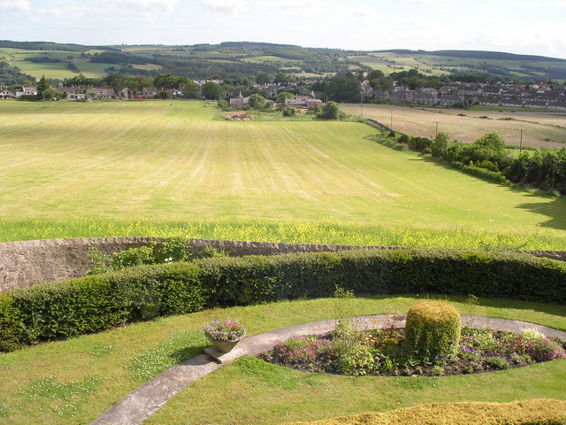 File:Field south of Craigton House to Cults - geograph.org.uk - 1196461.jpg