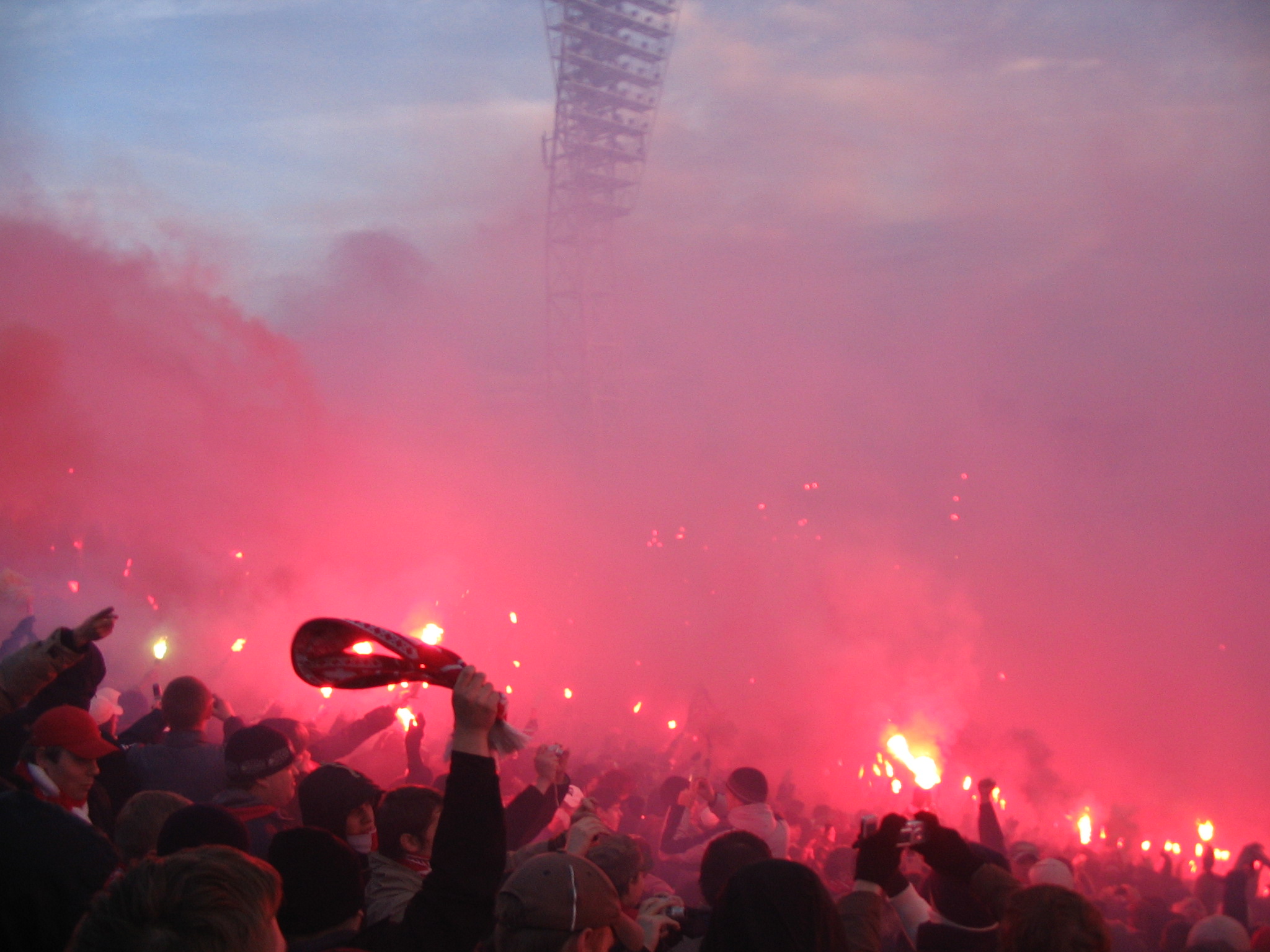 File:Spartak Moscow supporters.jpg - Wikimedia Commons