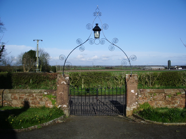 File:Gateway, St Michael's Church, Arthuret.jpg