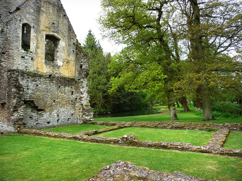 File:Minster Lovell Hall - geograph.org.uk - 1897742.jpg