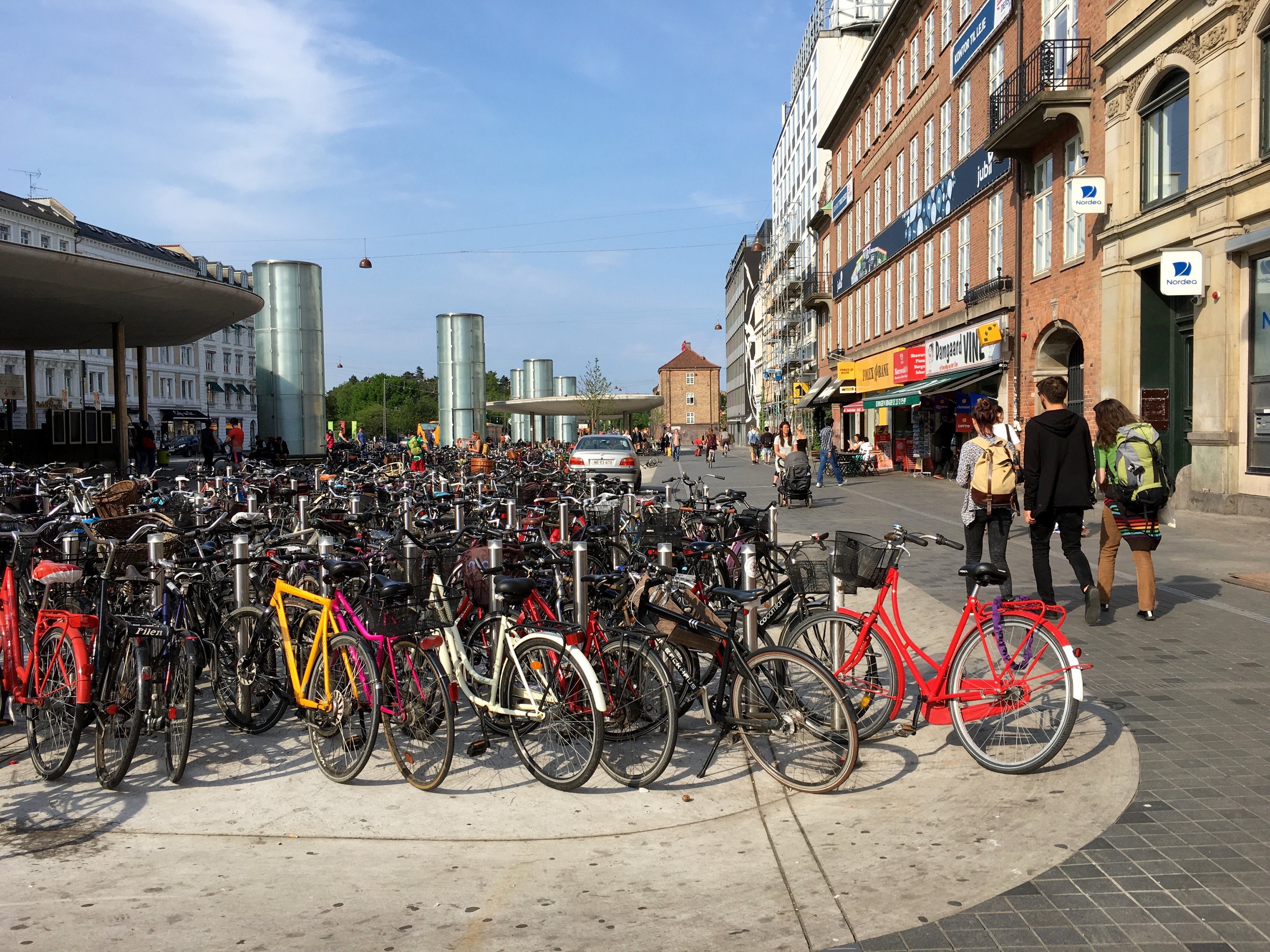 File:Nørreport med cykler.jpg - Commons