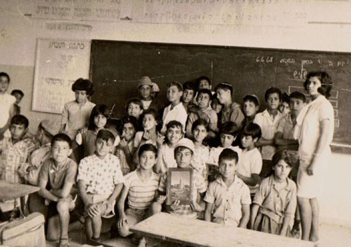 File:PikiWiki Israel 2318 Education in Israel בית הספר תחכמוני בית שאן שנות השישים.jpg