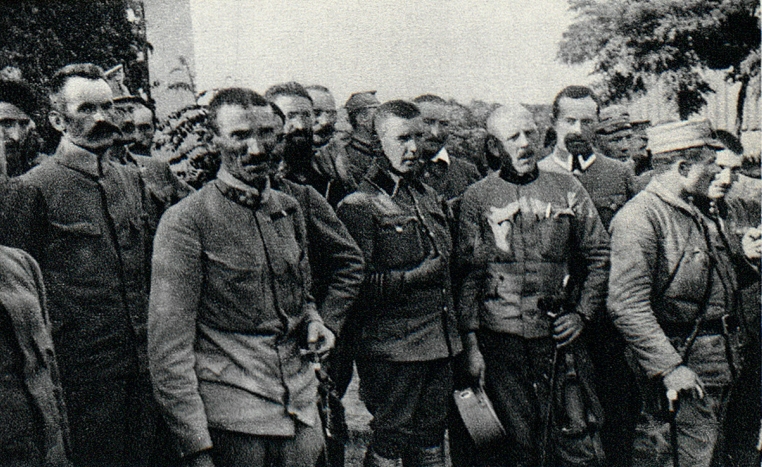 File:Pożegnanie płk. Zielińskiego odchodzącego z II Brygady LP, 1915.jpg