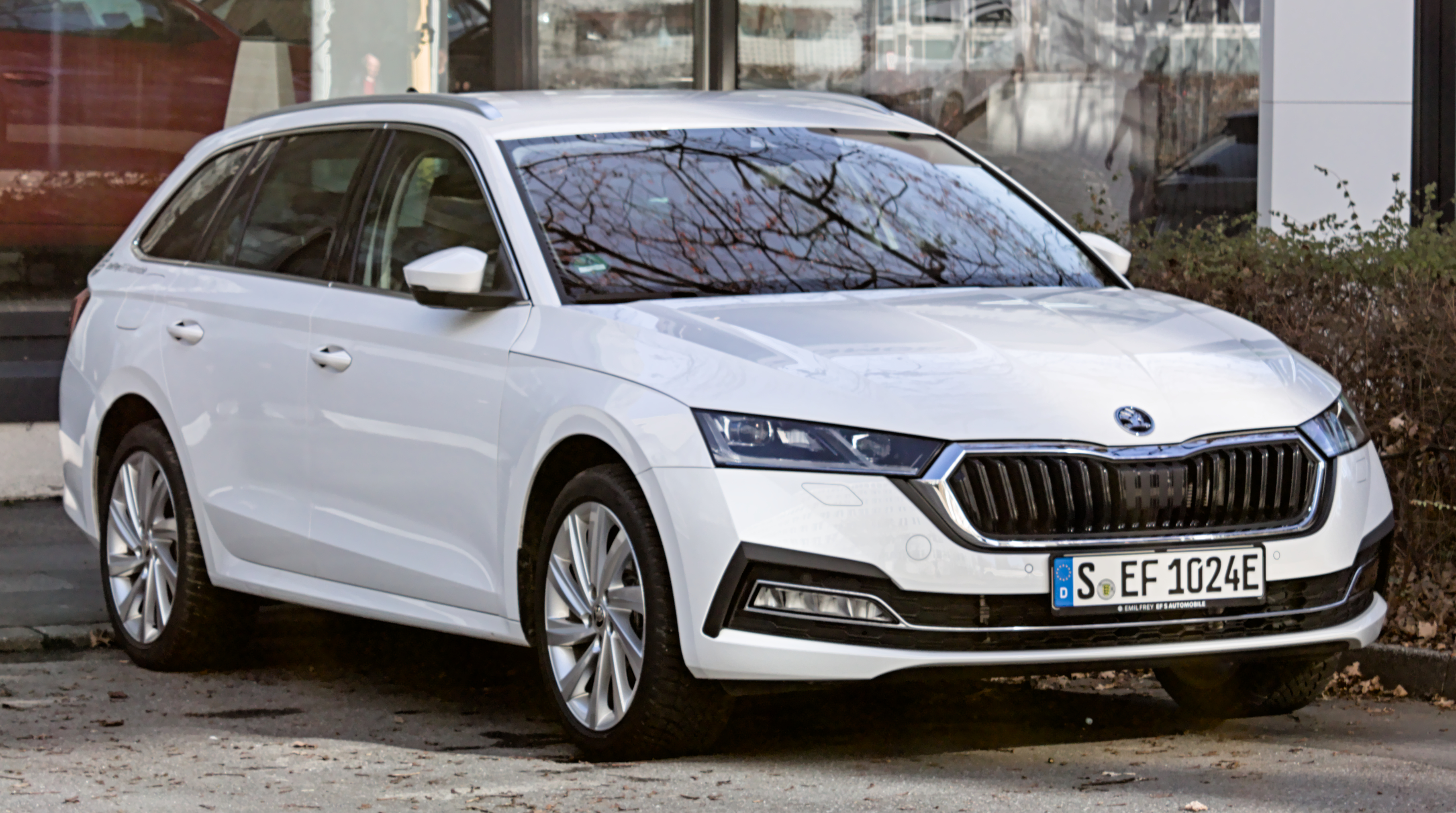 Файл:Skoda Octavia IV Combi PHEV IMG 3888.jpg — Википедия