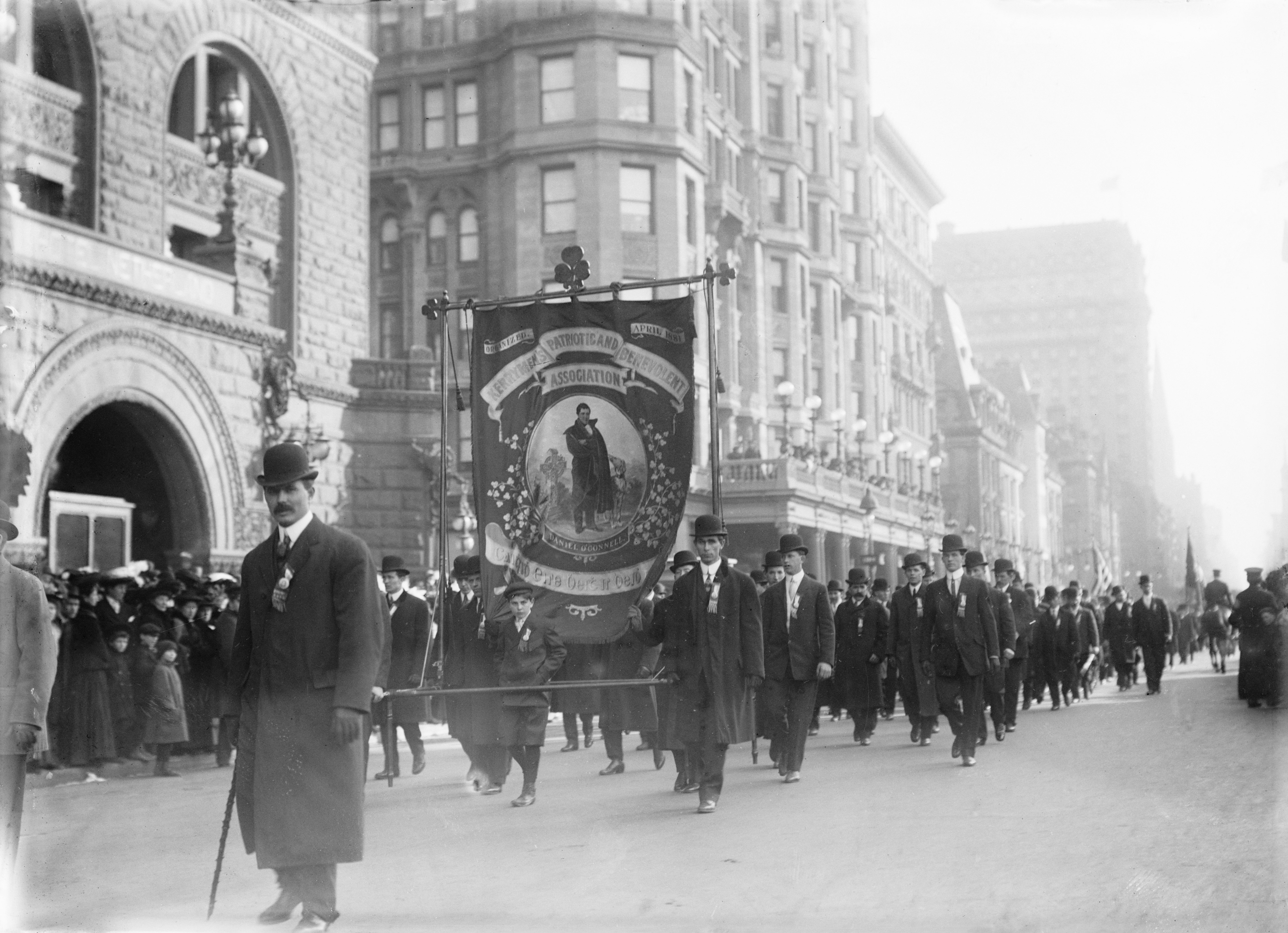 File:St. Patrick Parade, Fifth Ave., New York 1909.jpg - Wikipedia