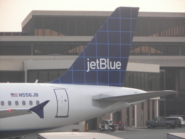 File:Tail of a jetBlue Airbus A320-232.jpg