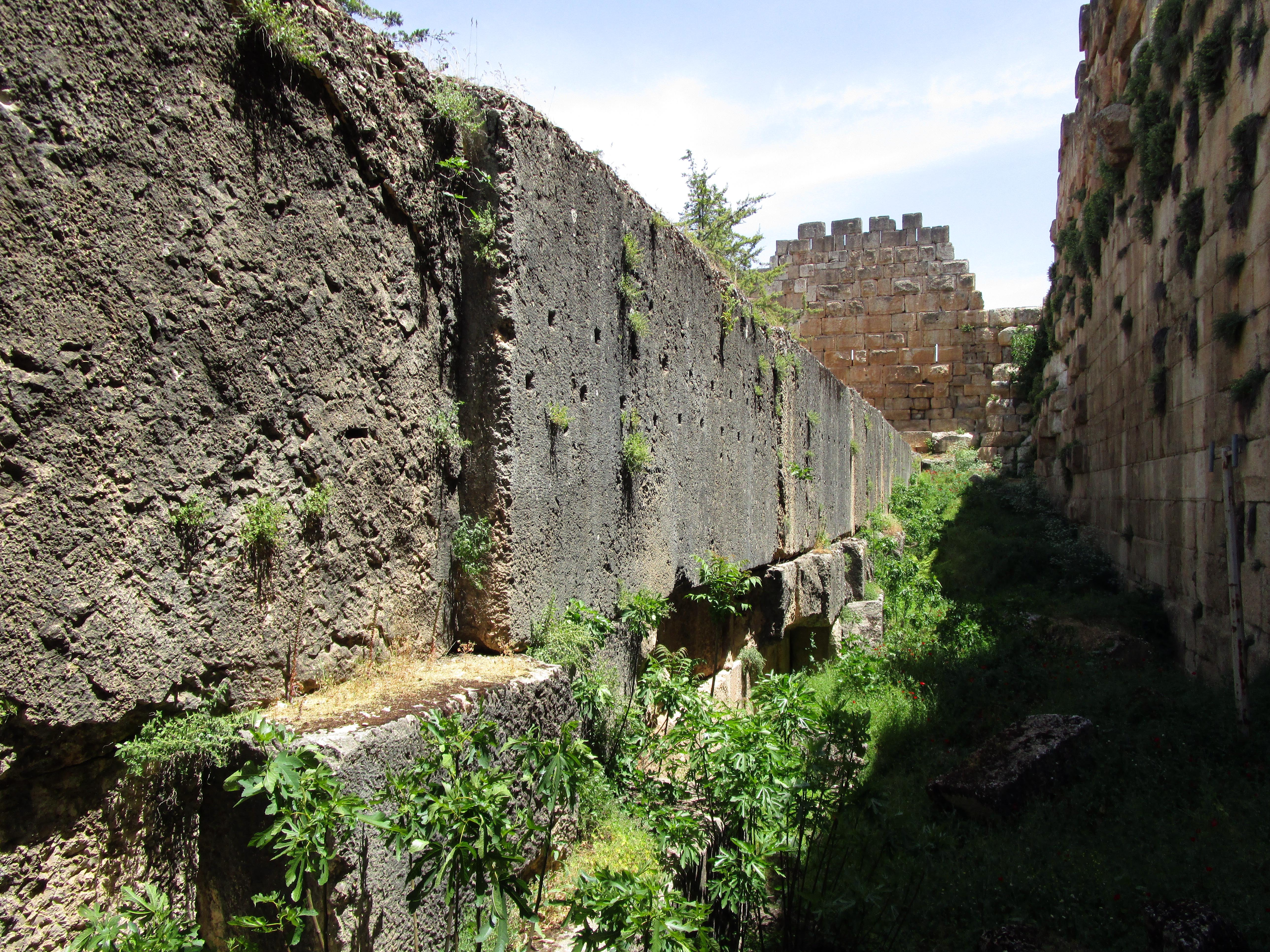 North wall. Баальбек Трилитон. Баальбек мегалиты. Платформа Баальбека. Трилитон Китай.