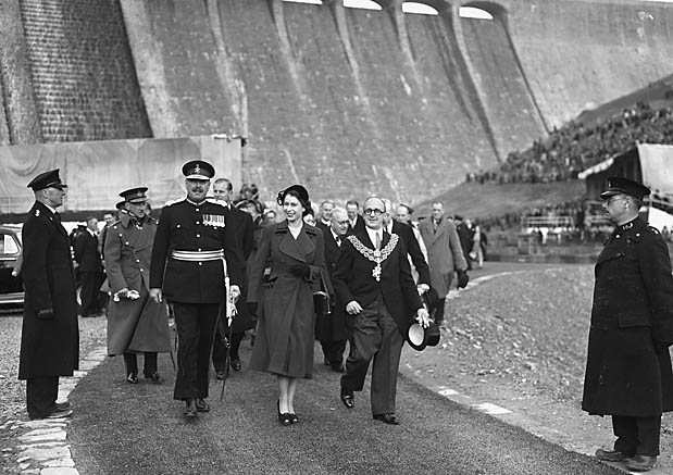 File:The Queen at the opening of Claerwen Dam (12430680255).jpg