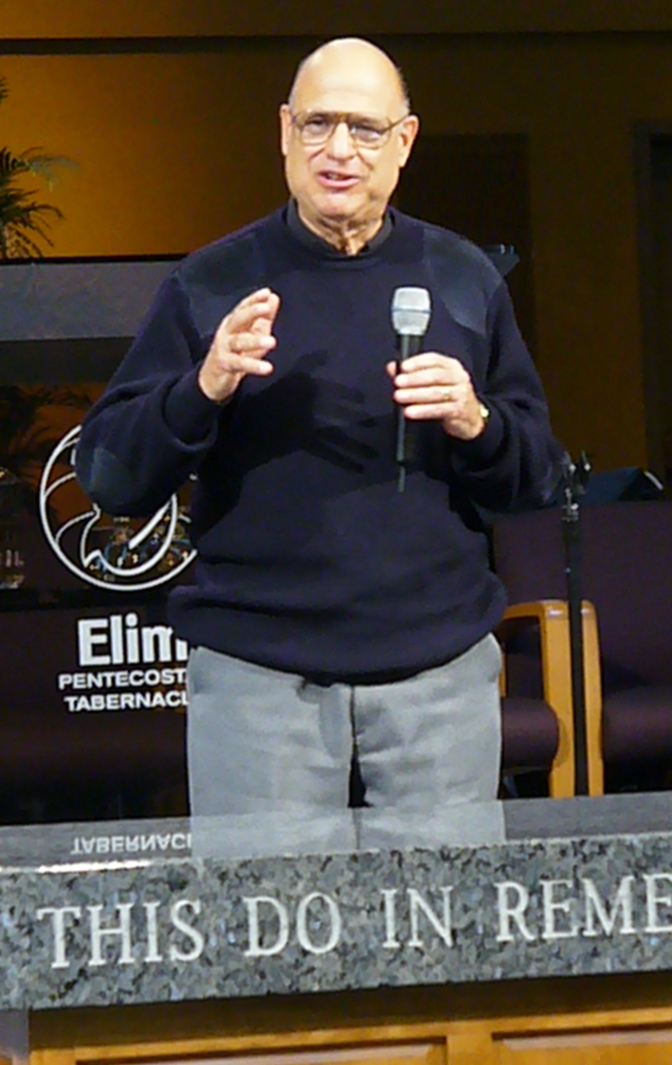 Campolo speaking in [[Newfoundland (island)|Newfoundland]] on behalf of [[World Vision]] in 2009