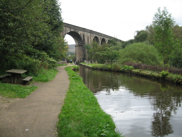 Uppermill Viaduct - geograph.org.uk - 251677