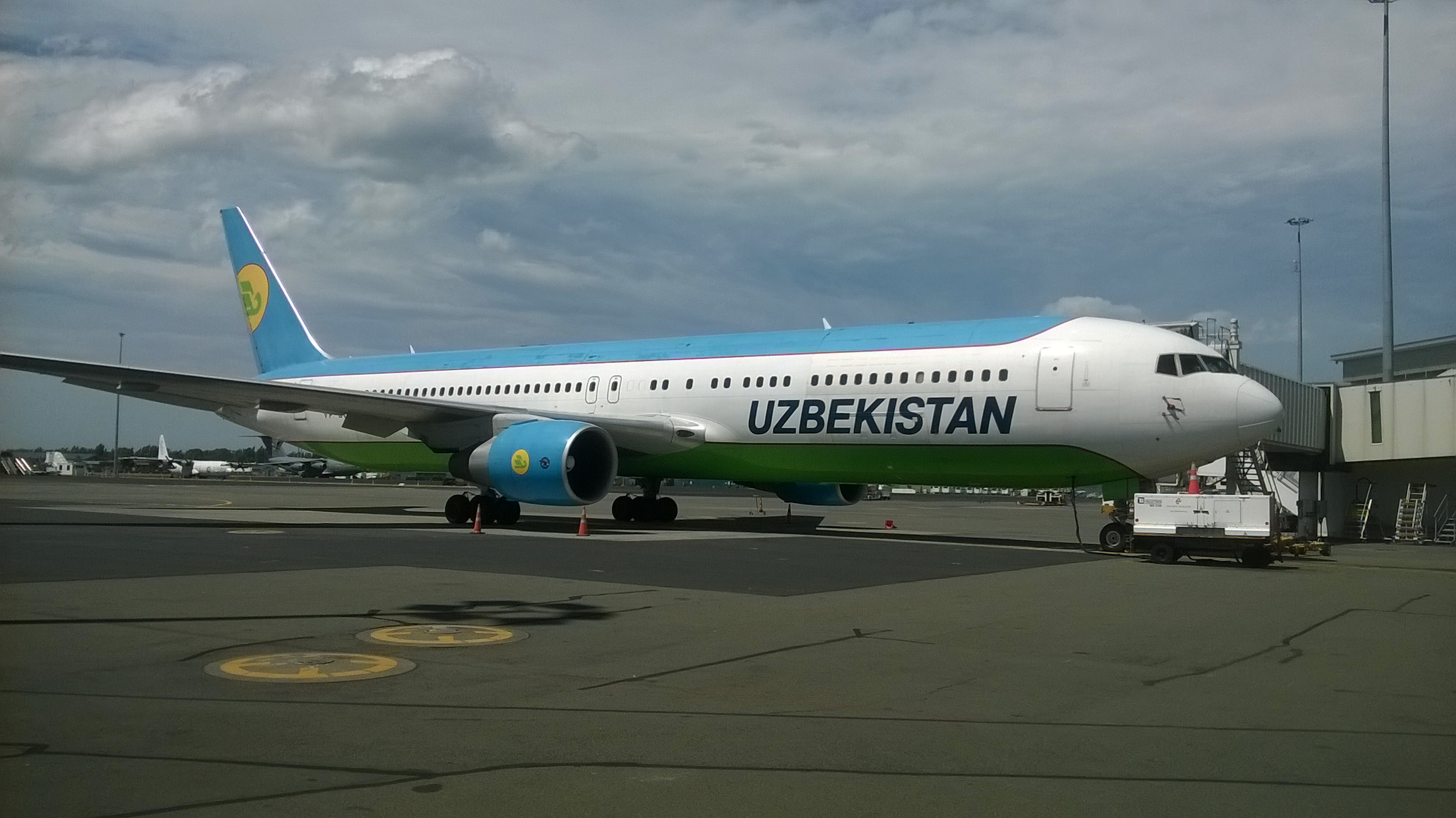 Авиакомпания ташкент. Узбекистан авиакомпания хаво йуллари. Боинг 767 Uzbekistan Airways. Авиакомпании Uzbekistan Airways Fergana. А320 узбекские авиалинии.