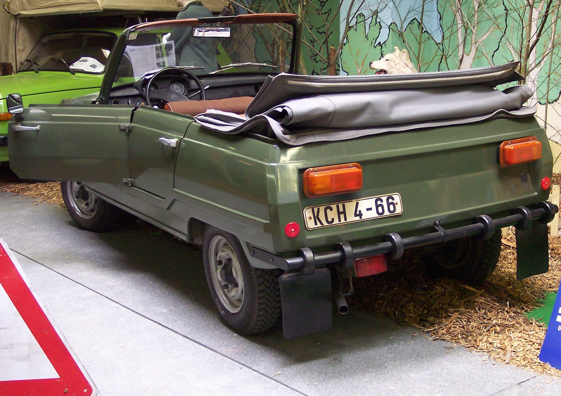 File:Wartburg 353-400 green hl TCE.jpg - Wikimedia Commons