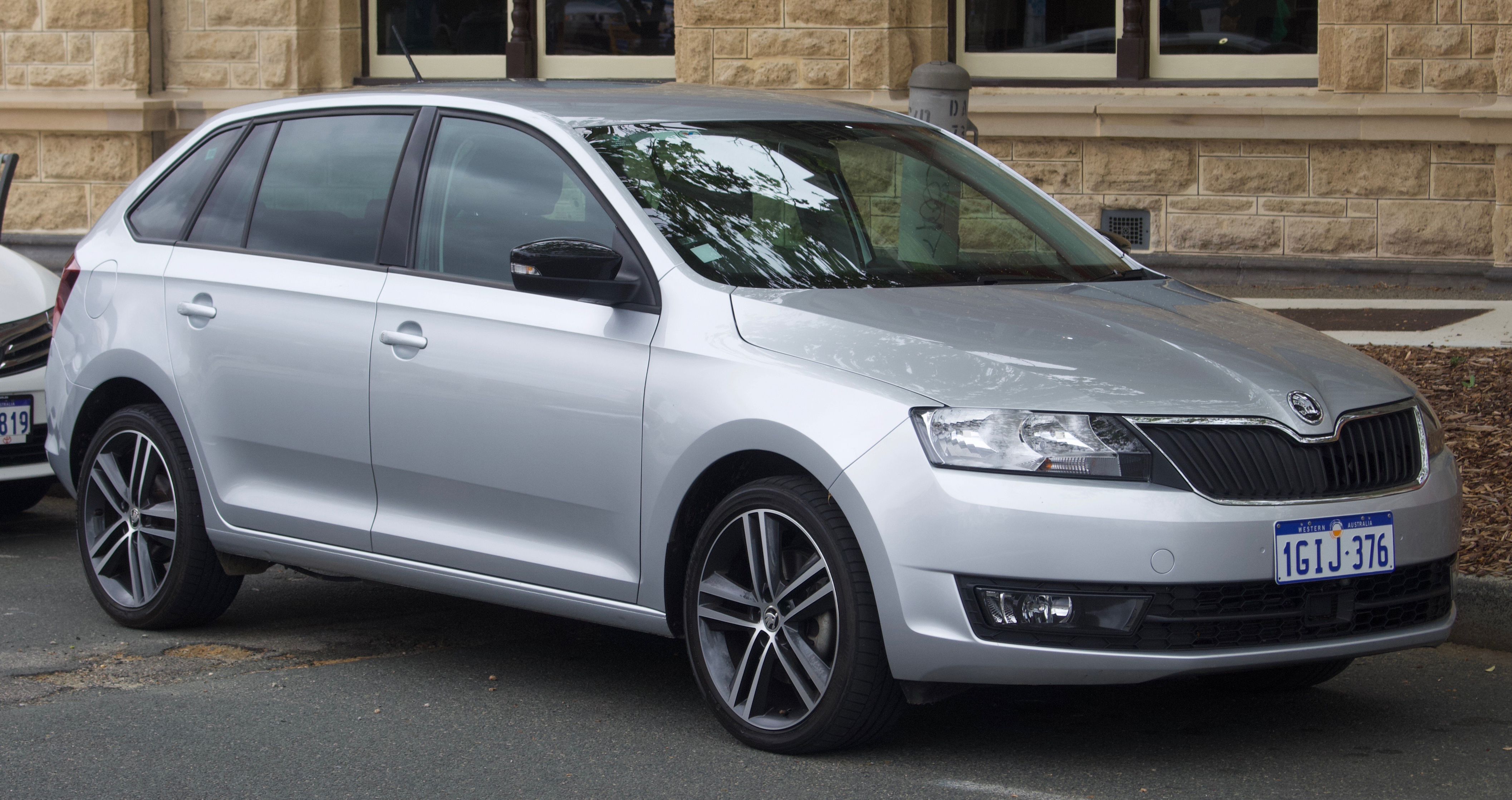 File:2017 Skoda Rapid (NH MY17) Spaceback hatchback (2018-10-01