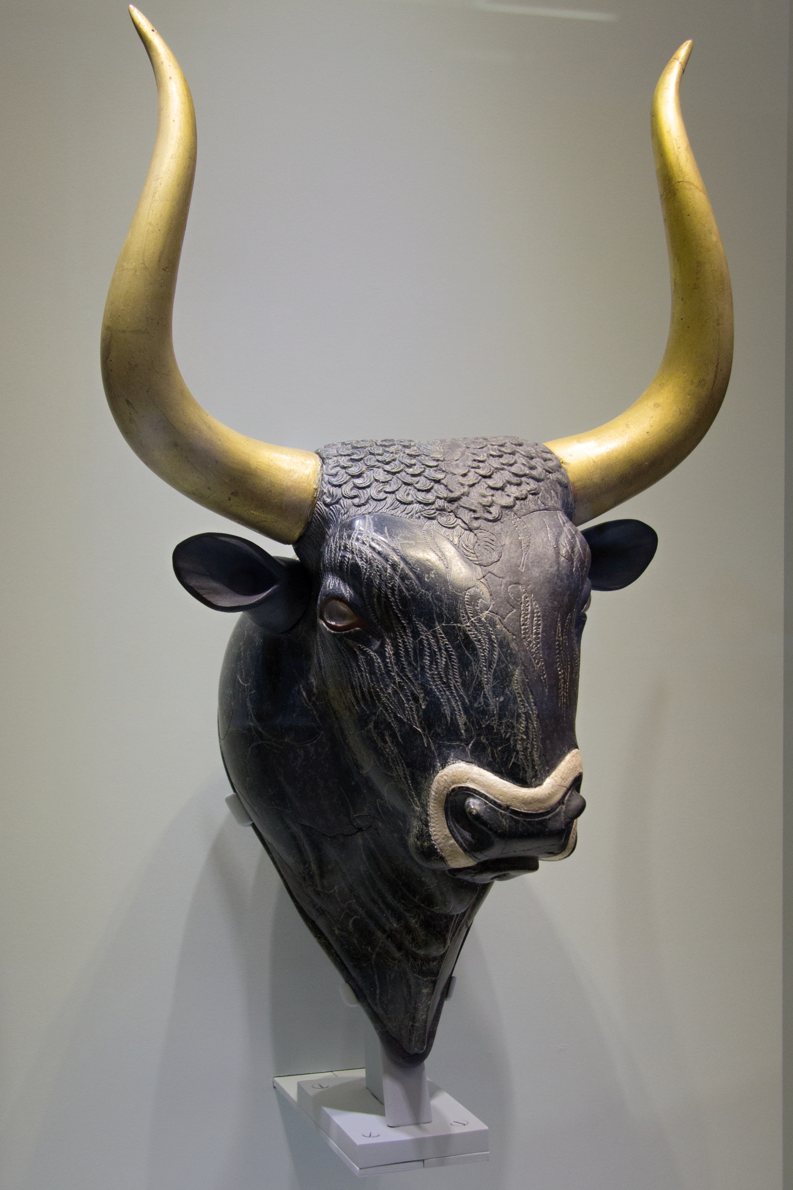 Fichier:Bullls-head rhyton, stone, Knossos, 1600-1450 BC, AMH ...