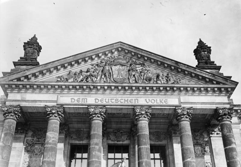 File:Bundesarchiv B 145 Bild-P049632, Berlin, Reichstag, Portalgiebel.jpg