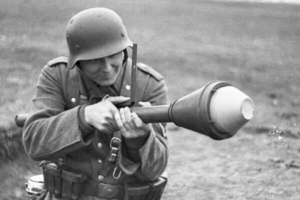 File:Bundesarchiv Bild 101I-710-0371-20, Ukraine, Ausbildung an Panzerabwehrwaffe (cropped).jpg