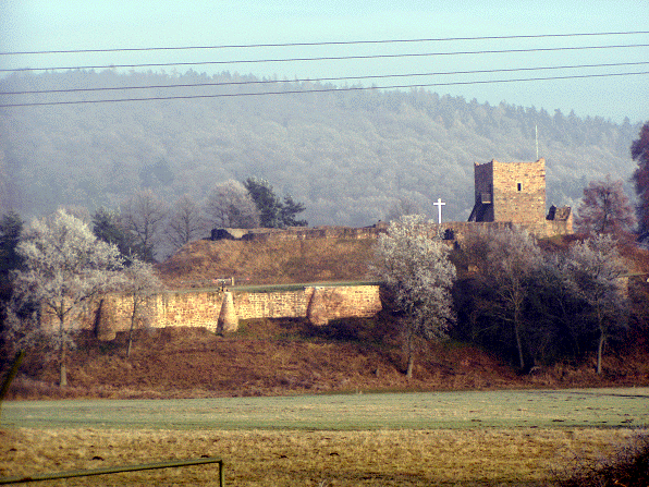 Burgruine Wartenberg (Dez. 2004)(Original text: Die Burgruine Wartenberg bei der Gemeinde Wartenberg...