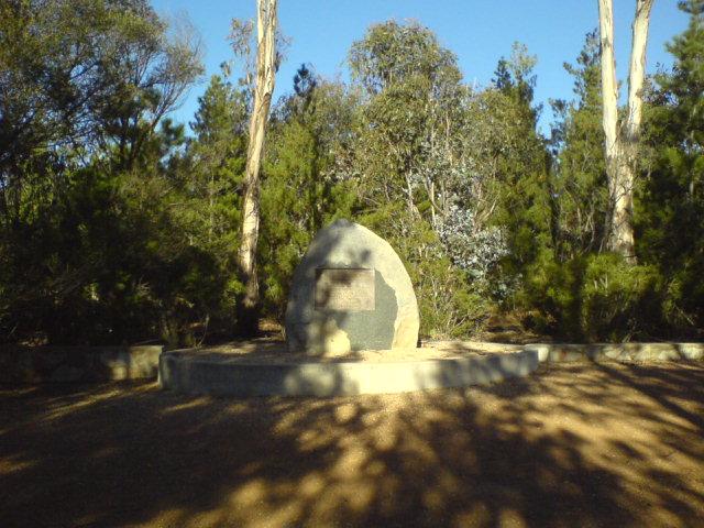 File:Canberra air disaster - 1960 memorial.JPG