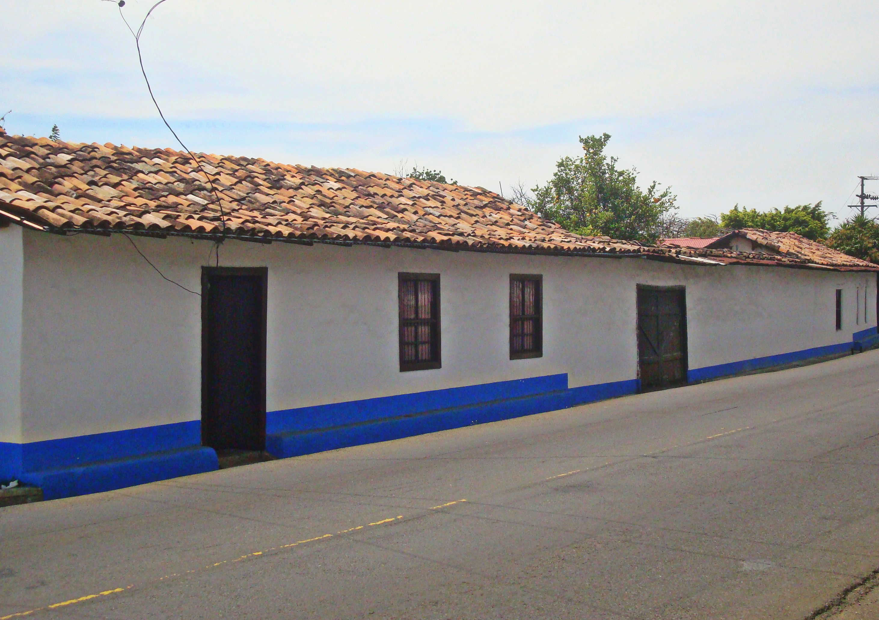 File:Casa de adobe en San Pablo de  - Wikimedia Commons