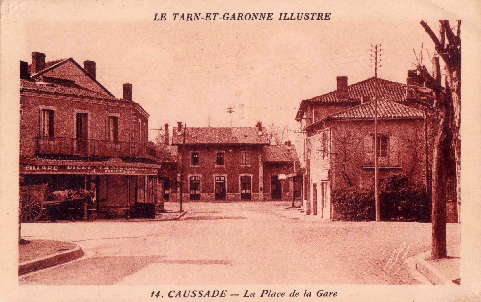 File:Caussade. La Place de la Gare.jpg - Wikimedia Commons